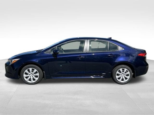 Used 2025 Toyota Corolla LE AWD/4WD image 2