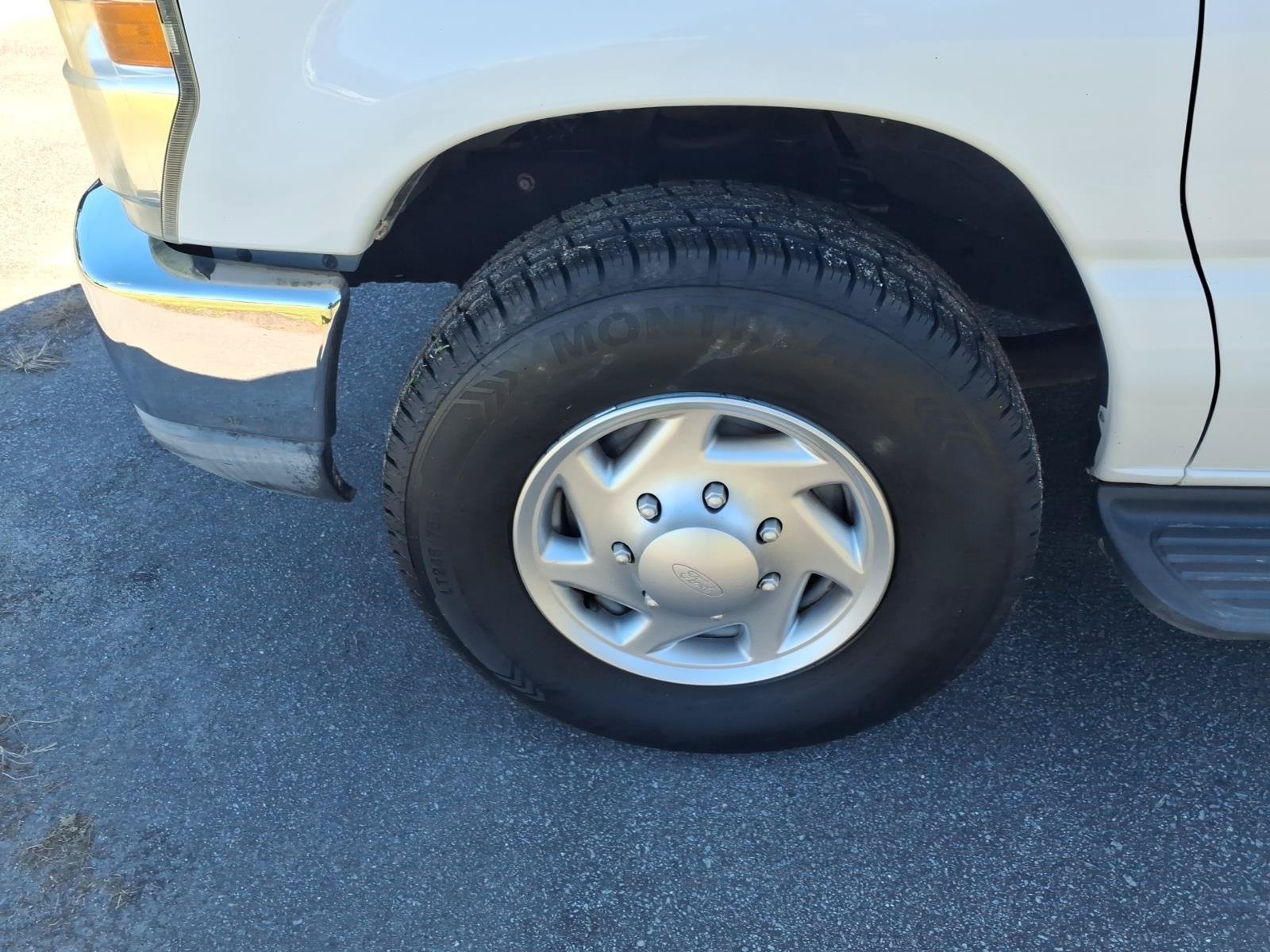 Used 2011 Ford E-350 and Econoline 350 XLT RWD image 6