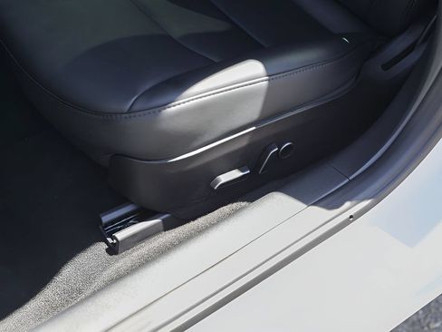 Used 2023 Tesla Model 3 Standard Range RWD image 8