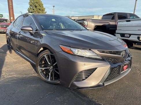 Used 2018 Toyota Camry XSE image 2