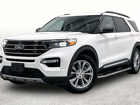 Used 2023 Ford Explorer XLT w/ Equipment Group 202A RWD image 14