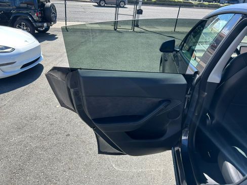 Used 2022 Tesla Model Y Long Range AWD/4WD image 46