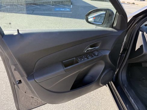 Used 2015 Chevrolet Cruze LT image 10