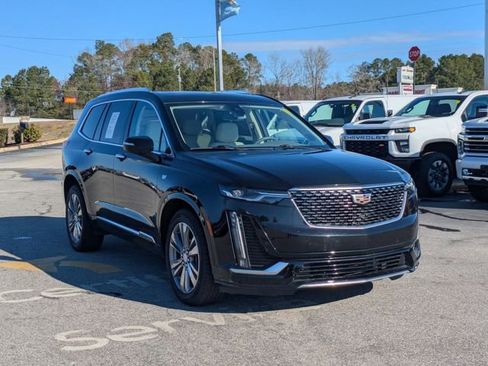 Used 2025 Cadillac XT6 Premium Luxury image 2
