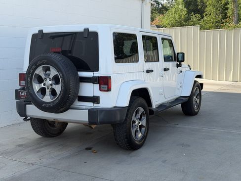 Used 2017 Jeep Wrangler Unlimited Sahara w/ Connectivity Group AWD/4WD image 5