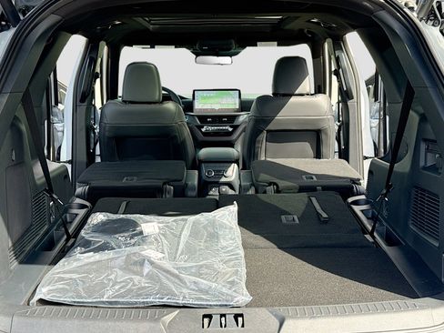 New 2026 Ford Explorer ST-Line image 7