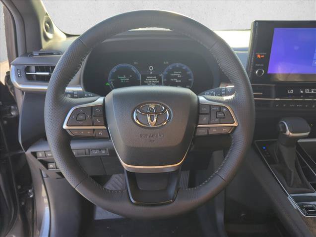 Certified 2025 Toyota Sienna Platinum FWD image 11