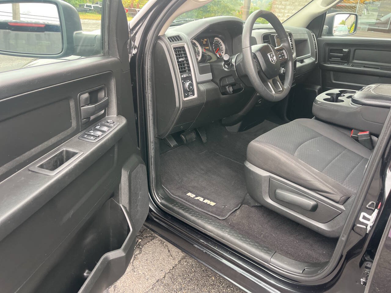 Used 2019 RAM 1500 Express w/ Express Value Package AWD/4WD image 16