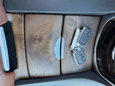 Used 2019 Cadillac Escalade ESV Luxury image 29