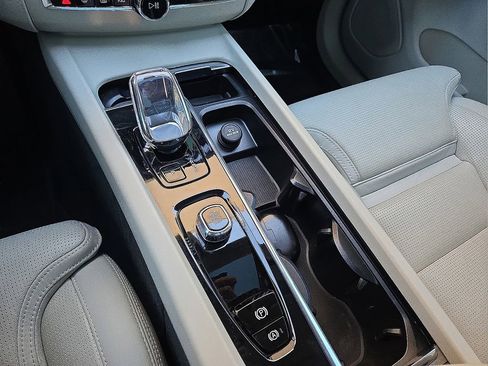 Certified 2023 Volvo XC60 B5 Ultimate image 32