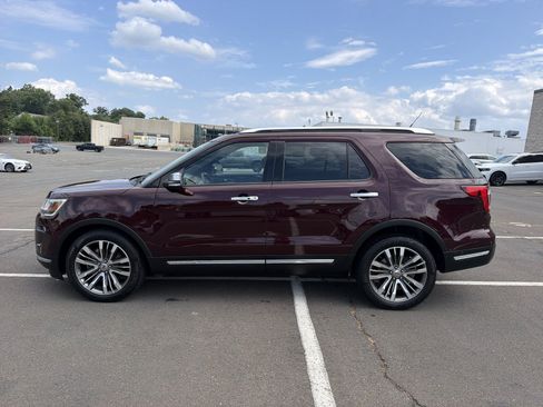 Used 2018 Ford Explorer Platinum AWD/4WD image 4