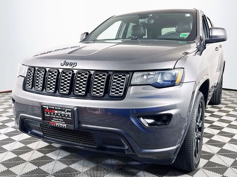 Used 2020 Jeep Grand Cherokee Altitude image 3