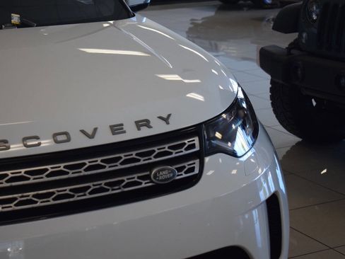 Used 2017 Land Rover Discovery HSE image 9