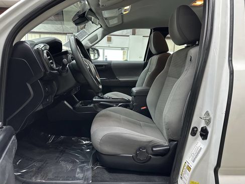 Used 2020 Toyota Tacoma SR image 11