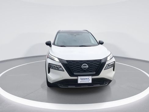 Used 2023 Nissan Rogue SV w/ SV Premium Package image 3