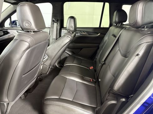 Used 2024 Cadillac XT6 Premium Luxury image 39