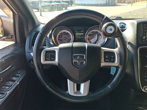 Used 2011 Dodge Grand Caravan R/T FWD image 19