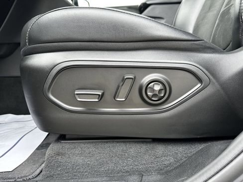 Used 2025 Jeep Grand Cherokee L Altitude AWD/4WD image 8
