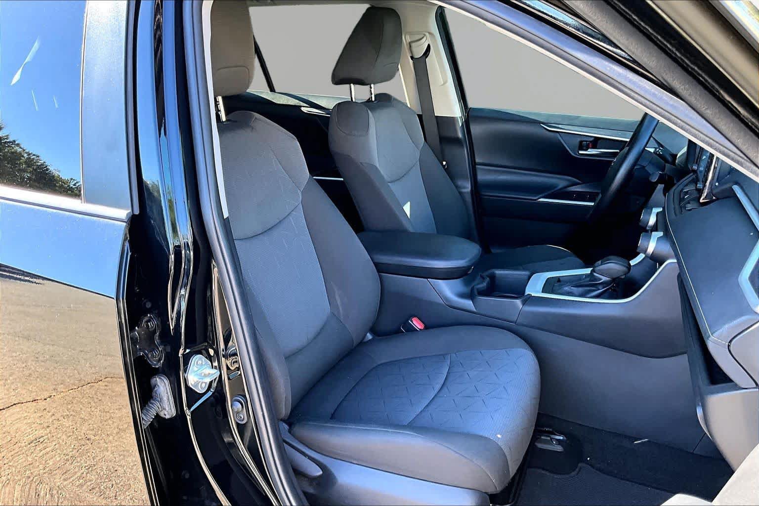 Certified 2022 Toyota RAV4 XLE FWD image 9