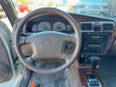 Used 2000 Toyota 4Runner Limited image 17