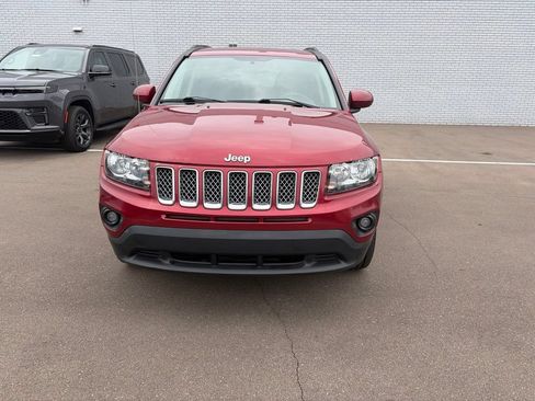 Used 2014 Jeep Compass Latitude FWD image 2