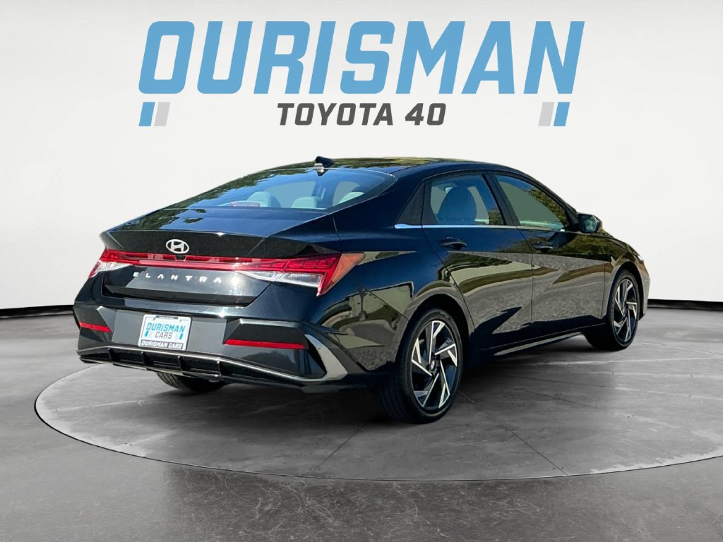 Used 2025 Hyundai Elantra SEL FWD image 7