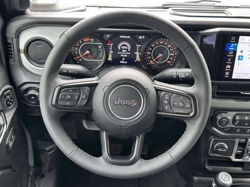 Used 2025 Jeep Wrangler Unlimited Sport AWD/4WD image 12