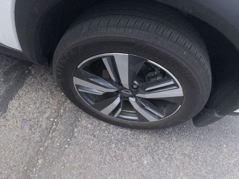 Used 2022 Nissan Rogue Platinum w/ Head-Up Display Package image 16