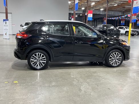 Used 2021 Nissan Kicks SV image 6