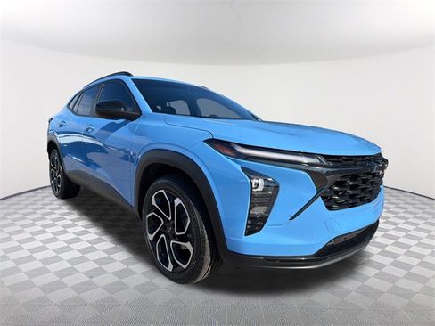 Used 2024 Chevrolet Trax RS w/ Sunroof Package image 3