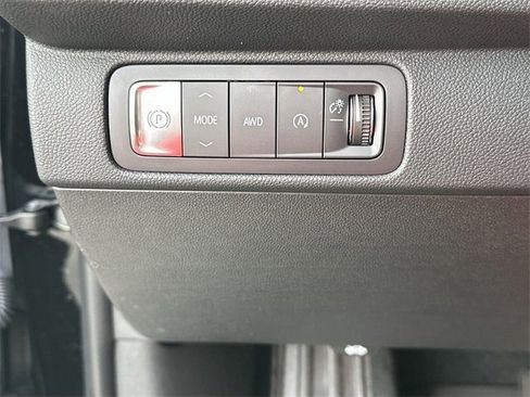 Used 2025 Chevrolet Traverse Z71 w/ Driver Confidence Package image 18