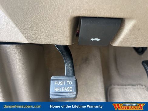 Used 2016 Chrysler Town & Country Touring image 12