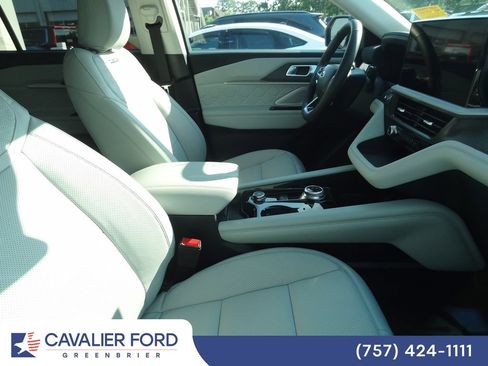 Used 2026 Ford Explorer Platinum w/ LUX Leather Package AWD/4WD image 13
