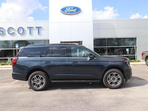 New 2026 Ford Expedition Active image 17