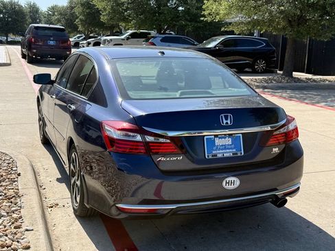 Certified 2017 Honda Accord EX image 3
