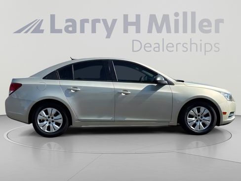 Used 2013 Chevrolet Cruze LS FWD image 7