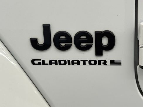 Used 2023 Jeep Gladiator Willys image 21