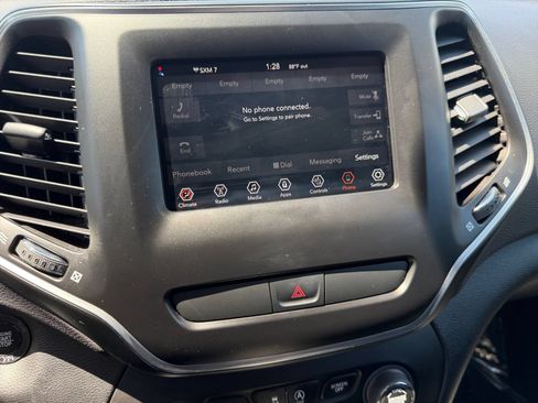 Used 2019 Jeep Cherokee Latitude Plus w/ Cold Weather Group AWD/4WD image 30