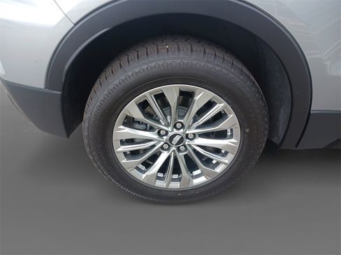 Used 2024 Cadillac XT4 Premium Luxury image 10