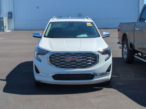 Used 2020 GMC Terrain Denali w/ Denali Premium Package FWD image 3