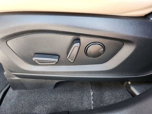 Used 2022 Ford Explorer XLT w/ Equipment Group 202A AWD/4WD image 22