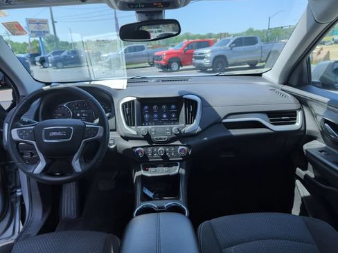 Used 2024 GMC Terrain SLE w/ Driver Convenience Package FWD image 12