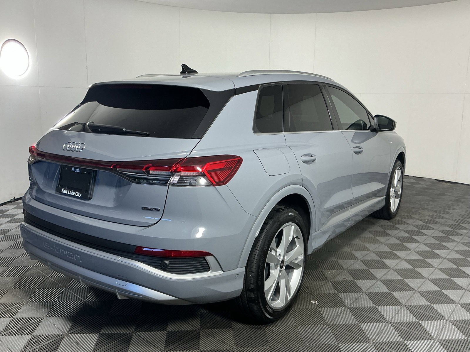 Used 2023 Audi Q4 e-tron Prestige w/ 20" Wheel Package AWD/4WD image 8