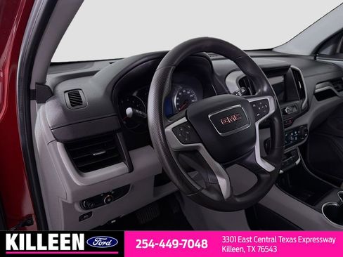 Used 2024 GMC Terrain SLE w/ Driver Convenience Package FWD image 10