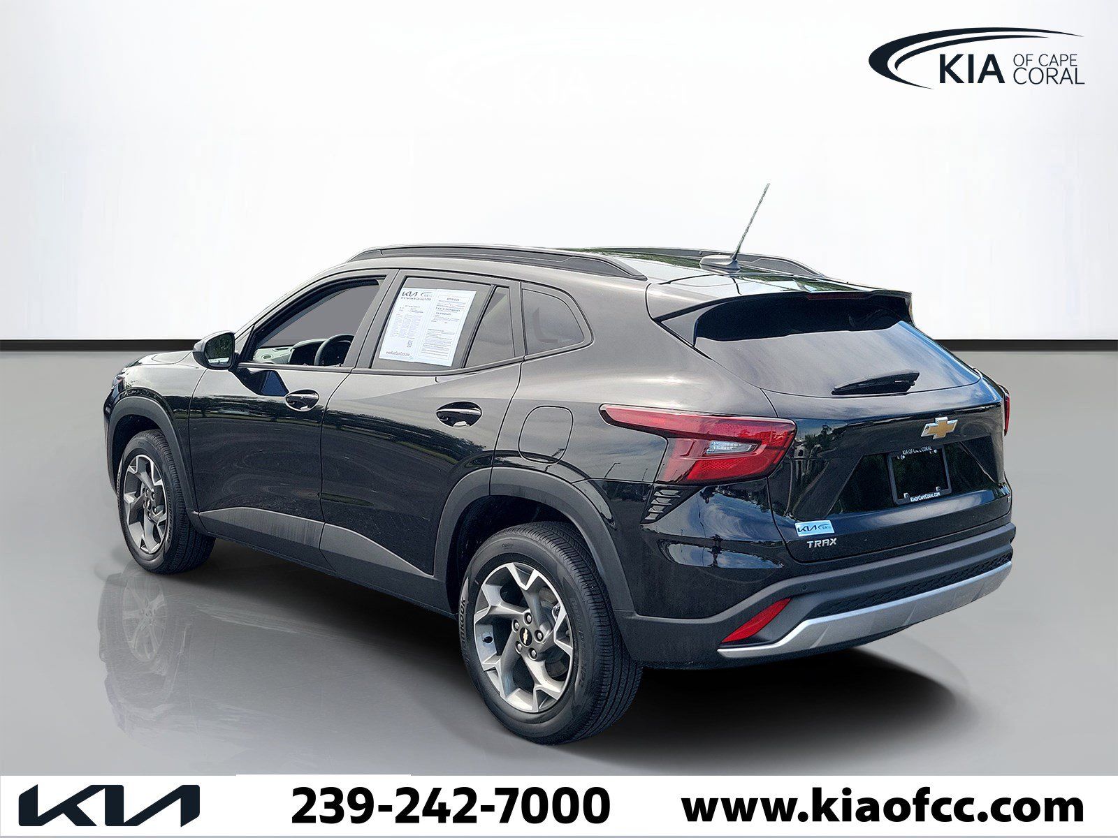 Used 2025 Chevrolet Trax LT w/ Driver Confidence Package FWD image 4