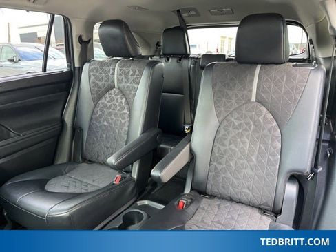Used 2024 Toyota Highlander XLE image 13