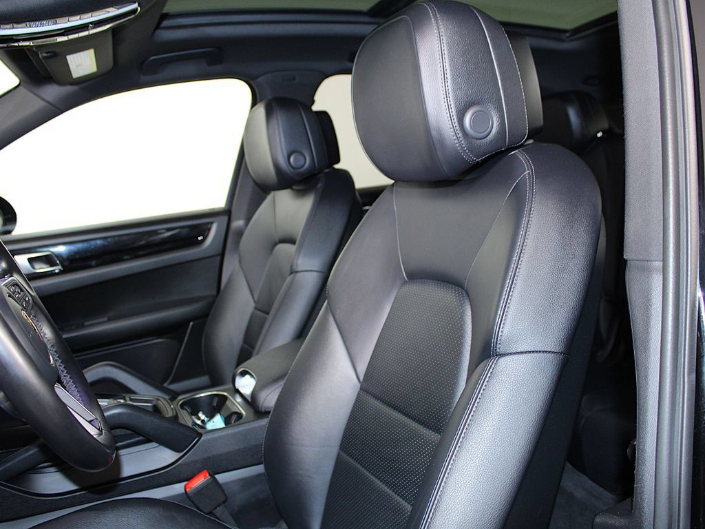 Certified 2023 Porsche Cayenne AWD/4WD image 18