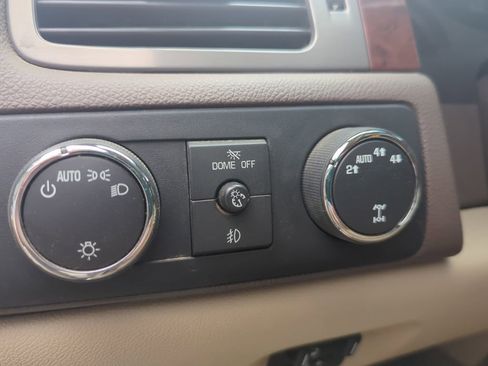 Used 2013 Chevrolet Avalanche LTZ AWD/4WD image 20