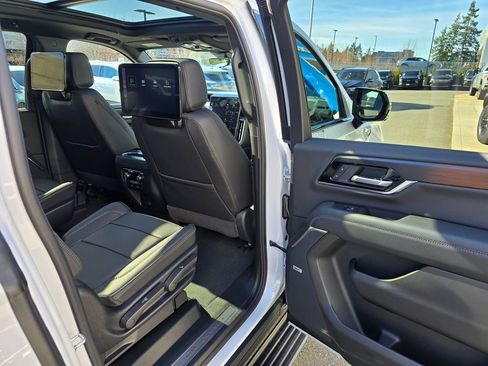 New 2026 GMC Yukon XL Denali w/ Denali Reserve Package image 47