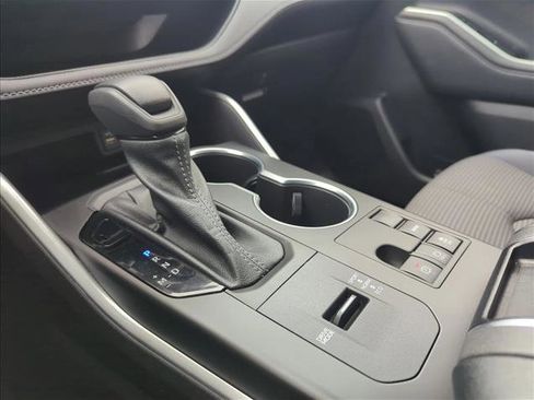 Used 2023 Toyota Highlander L image 11